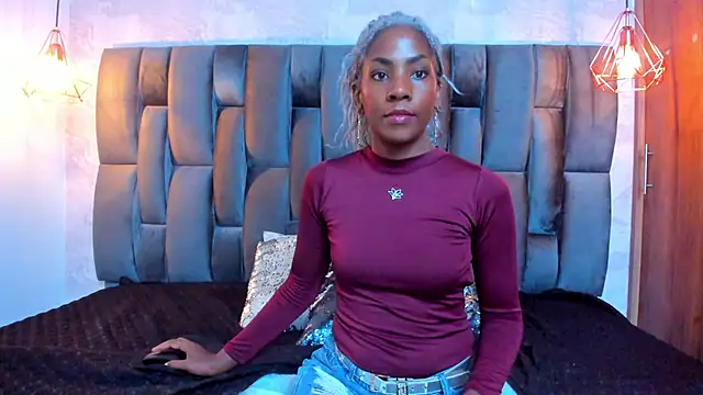 Lorenn Hill online show from August 8, 7:43 pm