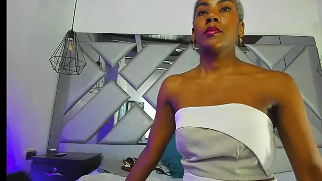 Lorenn Hill online show from January 18, 1:14 pm