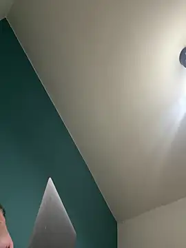 Snapshot of radeczek001 chatting on December 17, 12:48 am radeczek001 online show from December 17, 12:48 am