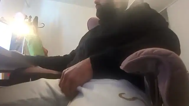 Snapshot of Jonpol74_ chatting on October 22, 11:31 am Jonpol74 online show from October 22, 11:31 am