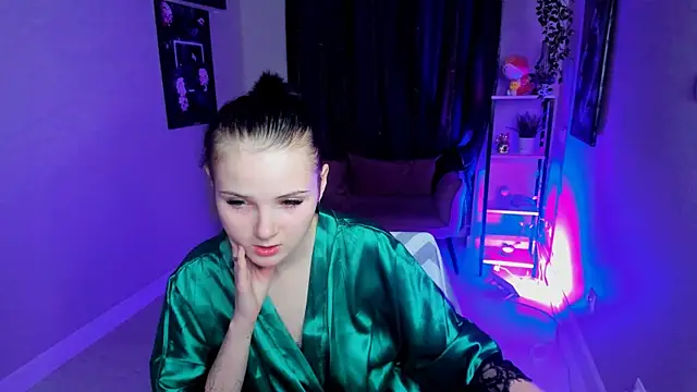 Snapshot of Leila_xxBaby chatting on October 3, 12:50 pm Leila xxBaby online show from October 3, 12:50 pm