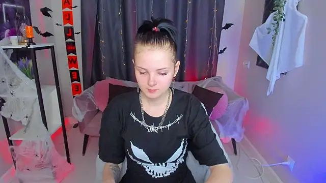 Snapshot of Leila_xxBaby chatting on October 24, 11:53 am Leila xxBaby online show from October 24, 11:53 am