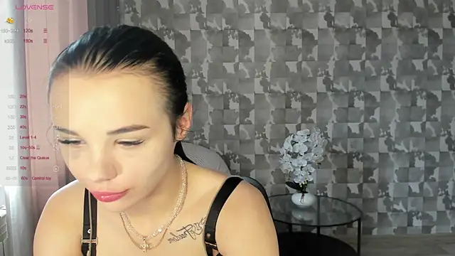 Snapshot of Kseni_a chatting on June 15, 7:19 am Kseni a online show from June 15, 7:19 am