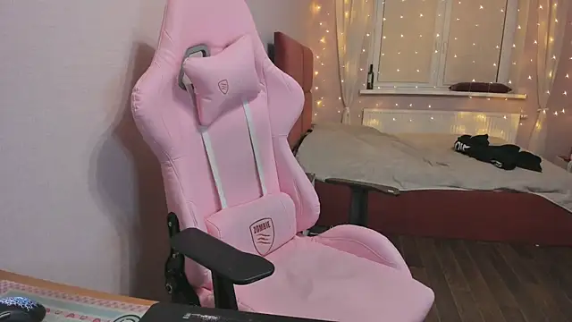 eleganc3 online show from February 20, 7:05 pm