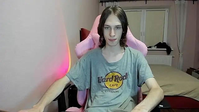 Snapshot of eleganc3 chatting on October 25, 7:03 pm eleganc3 online show from October 25, 7:03 pm