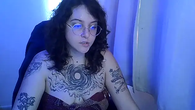 Snapshot of Blue_Liz chatting on October 15, 6:49 pm Blue Liz online show from October 15, 6:49 pm