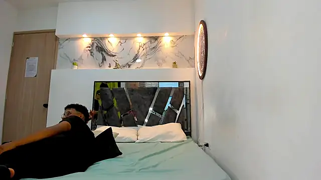 Snapshot of TWINKS_BOYS1 chatting on December 16, 7:29 pm TWINKS BOYS1 online show from December 16, 7:29 pm