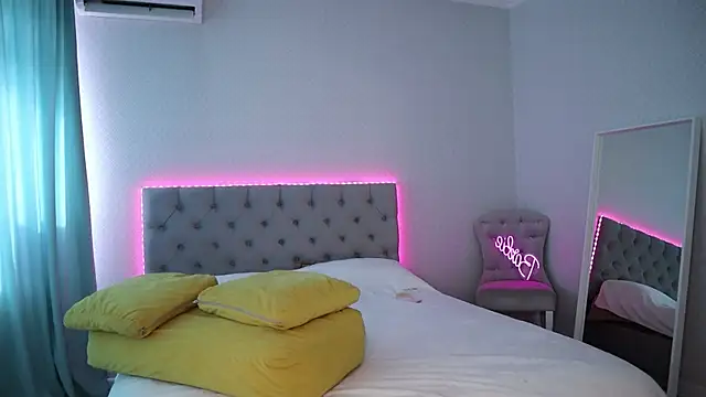 Katherinepinke online show from October 31, 7:49 am