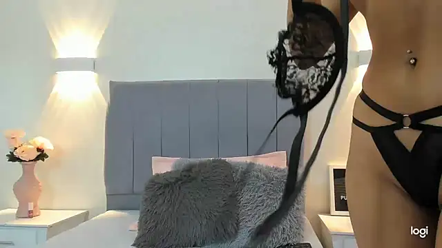 Snapshot of Emiily_cooper_x chatting on September 12, 1:44 pm Emiily cooper x online show from September 12, 1:44 pm