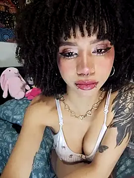 Snapshot of bettyboo2801 chatting on February 28, 1:05 am bettyboo2801 online show from February 28, 1:05 am