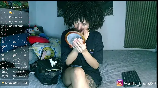 Snapshot of bettyboo2801 chatting on February 10, 3:05 am bettyboo2801 online show from February 10, 3:05 am