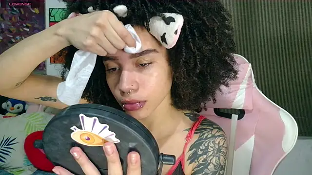 Snapshot of bettyboo2801 chatting on June 25, 3:48 am bettyboo2801 online show from June 25, 3:48 am