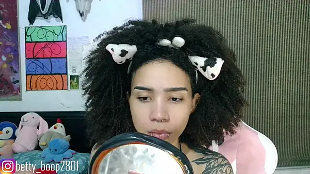 bettyboo2801 online show from May 3, 4:39 am