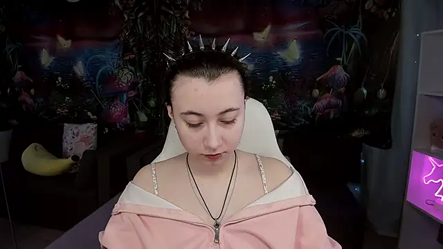 ClaraParks online show from April 14, 7:30 pm