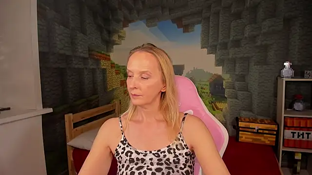 ClaraParks online show from January 9, 10:11 am