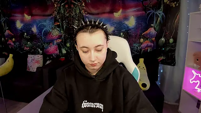 ClaraParks online show from April 11, 7:45 am