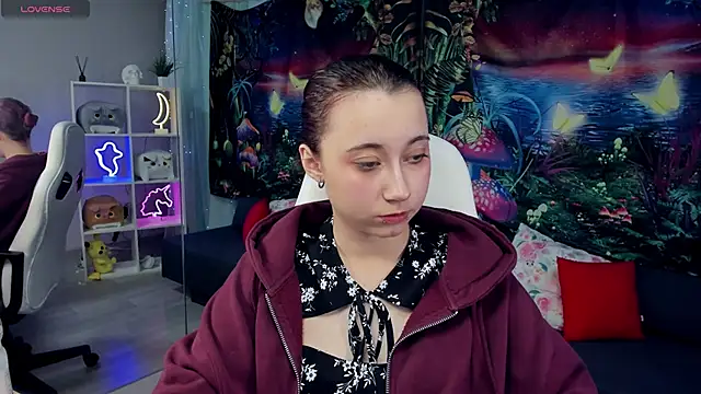 Snapshot of ClaraParks chatting on December 2, 8:21 pm ClaraParks online show from December 2, 8:21 pm