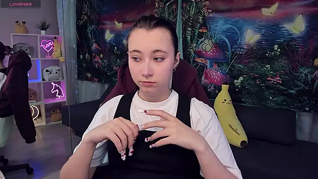 Snapshot of ClaraParks chatting on October 4, 6:20 pm ClaraParks online show from October 4, 6:20 pm