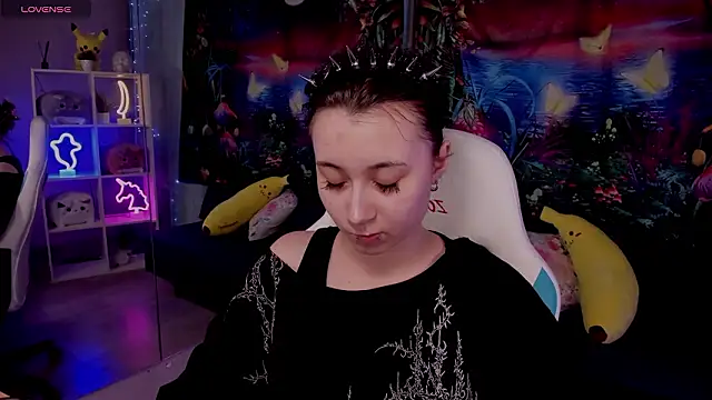 ClaraParks online show from March 13, 8:30 am