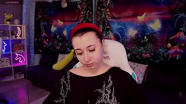 ClaraParks online show from March 8, 2:04 am