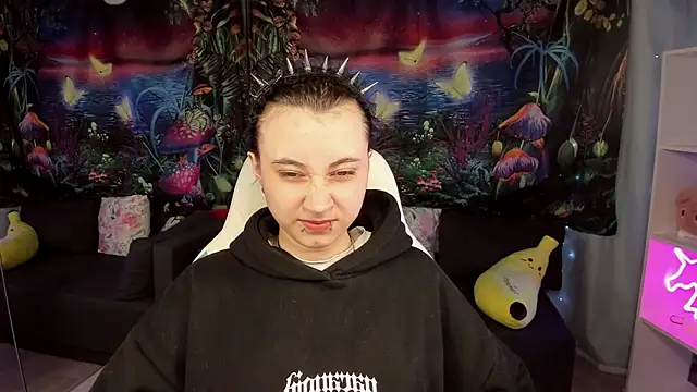 ClaraParks online show from April 13, 6:34 pm