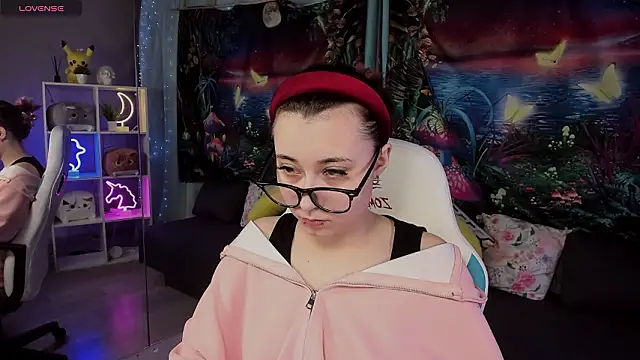 ClaraParks online show from March 4, 7:10 pm