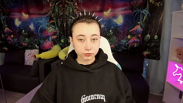 ClaraParks online show from April 10, 7:21 pm