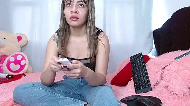 Charlothe Wright online show from November 3, 6:11 pm