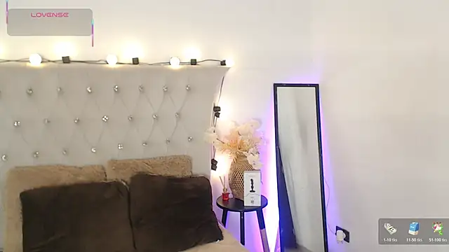 Dulcey  online show from January 15, 4:05 am