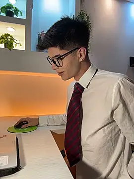 Dulcey  online show from March 30, 6:04 am