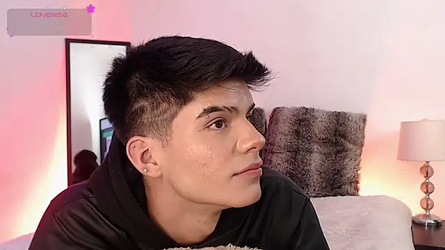 Snapshot of Dulcey_ chatting on October 18, 5:53 am Dulcey online show from October 18, 5:53 am