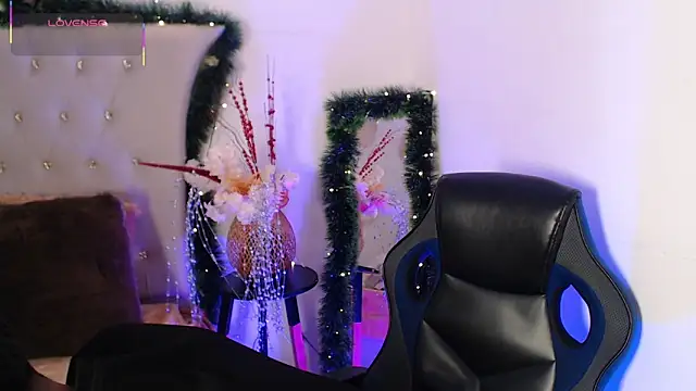 Dulcey  online show from December 20, 4:04 am