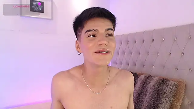 Snapshot of Dulcey_ chatting on November 8, 10:35 pm Dulcey online show from November 8, 10:35 pm