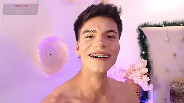 Dulcey  online show from December 19, 7:00 am