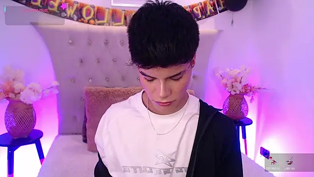 Snapshot of Dulcey_ chatting on October 19, 3:42 am Dulcey online show from October 19, 3:42 am