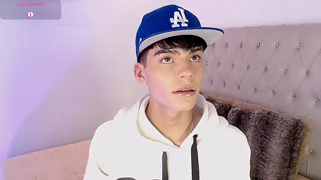 Snapshot of Dulcey_ chatting on October 6, 7:09 am Dulcey online show from October 6, 7:09 am