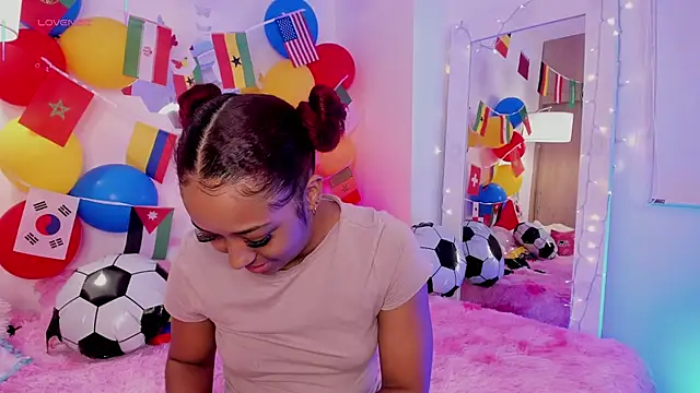 Snapshot of _Zahara_ chatting on June 24, 11:13 pm Zahara online show from June 24, 11:13 pm
