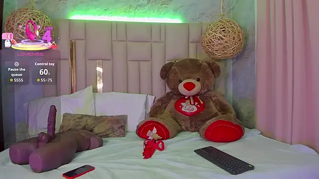 NikkyyRed online show from November 20, 2:34 am