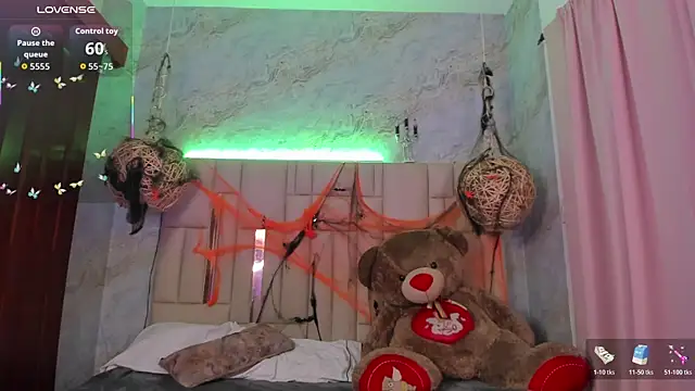 NikkyyRed online show from November 2, 3:55 am