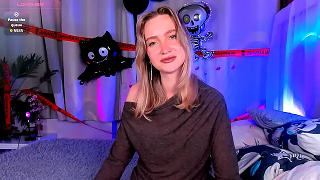 Snapshot of EllaBloom chatting on October 27, 3:46 pm EllaBloom online show from October 27, 3:46 pm