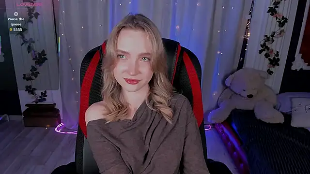 EllaBloom online show from December 20, 2:53 pm