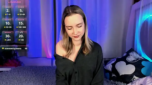 EllaBloom online show from December 21, 1:35 pm