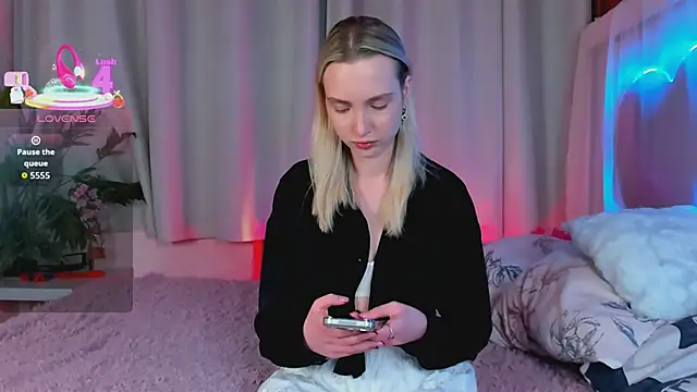 EllaBloom online show from February 25, 2:50 pm