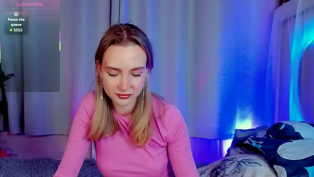 Snapshot of EllaBloom chatting on November 30, 2:40 pm EllaBloom online show from November 30, 2:40 pm