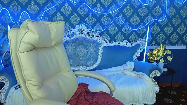 MissRossi online show from November 10, 7:30 pm