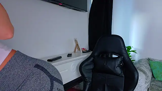 Snapshot of EvaBllake chatting on February 13, 6:02 am EvaBllake online show from February 13, 6:02 am