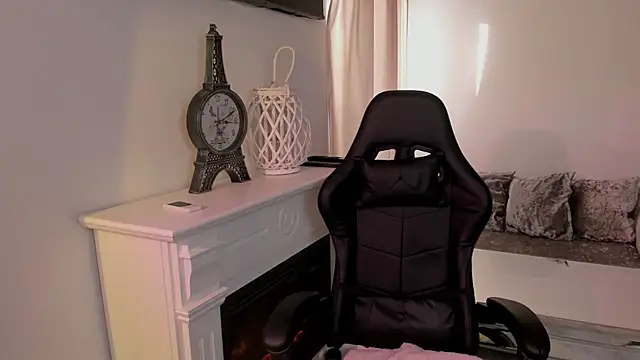 EvaBllake online show from November 14, 6:28 am