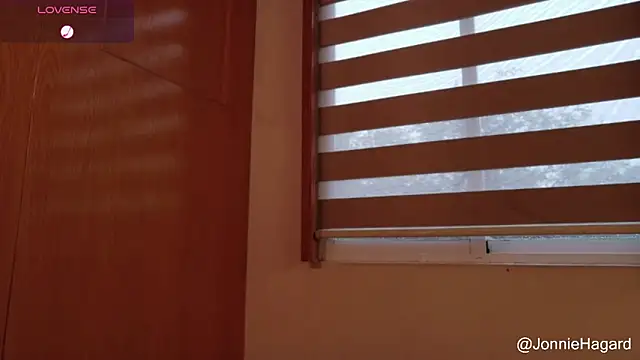 JonnieHagard online show from April 7, 11:28 pm