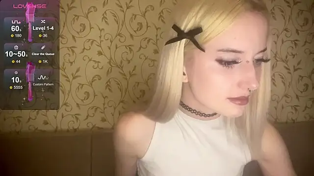 kittywithu online show from October 21, 5:23 pm