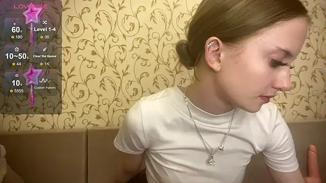 kittywithu online show from September 17, 4:53 pm